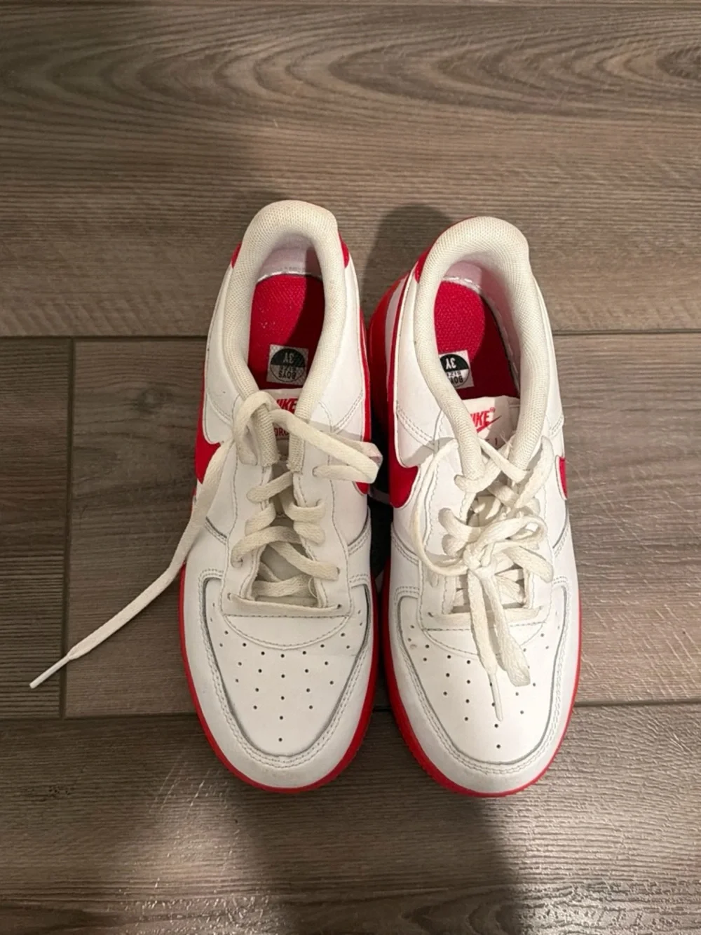 Nike Kids White & Red Low-Top Sneakers